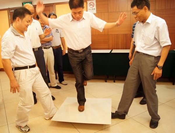 ͼ5����ҵ�г��ܼ���������ɫ�����Ʒ�Ͼ����ݳ�